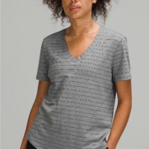 Lululemon V neck T-Shirt Love Tee sz 20 xxl Grey Stripe curved hem women’s plus